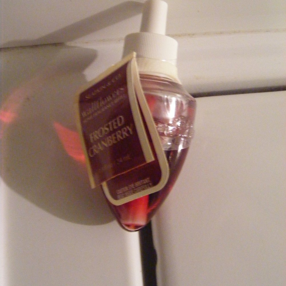 Vintage Frosted Cranberry Wallflower Refill Plug by Bath & Body Works & Slatkin